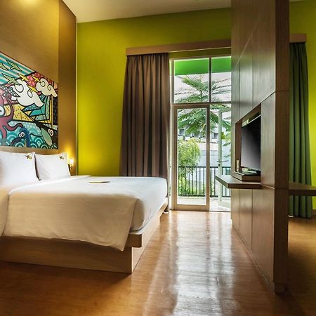 MaxOneHotels at Resort Makassar Exteriör bild