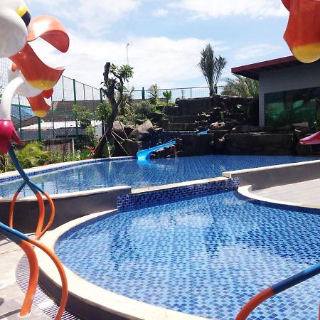MaxOneHotels at Resort Makassar Exteriör bild
