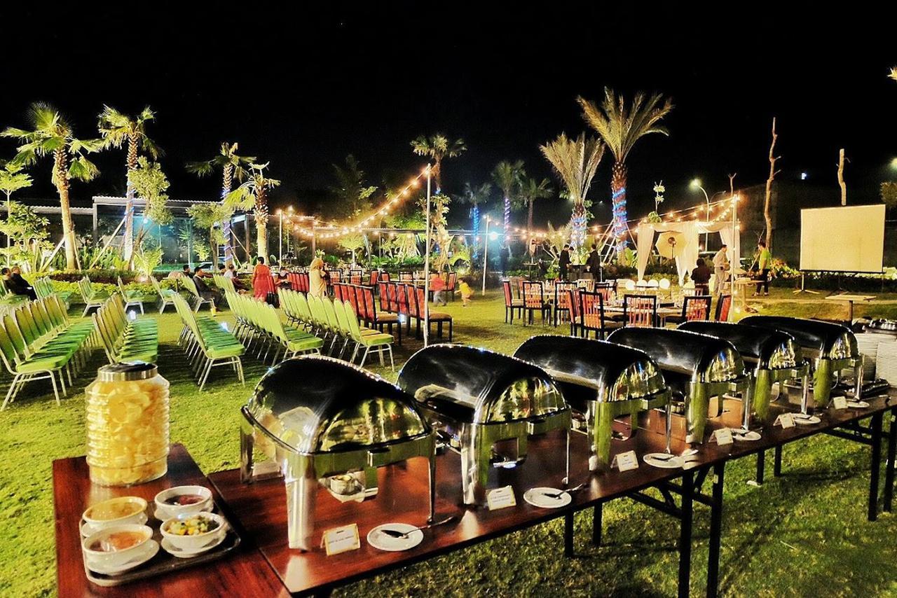 MaxOneHotels at Resort Makassar Exteriör bild