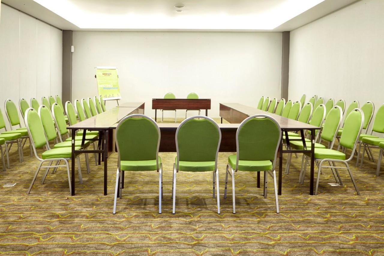 MaxOneHotels at Resort Makassar Exteriör bild