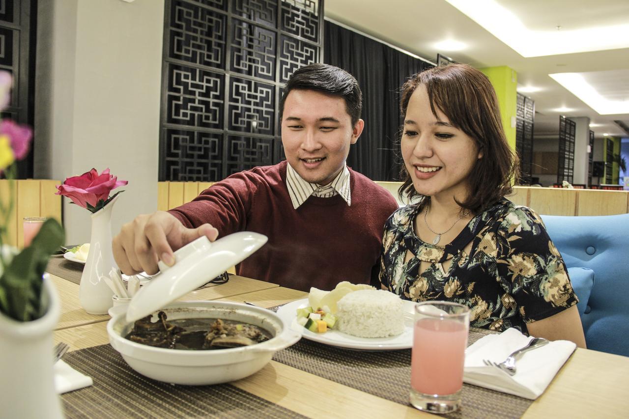 MaxOneHotels at Resort Makassar Exteriör bild
