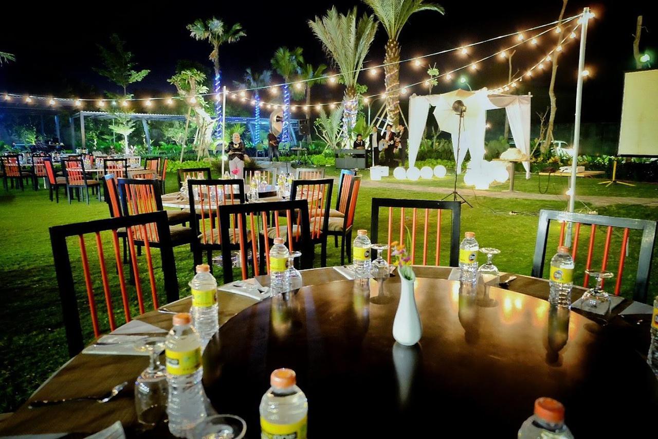 MaxOneHotels at Resort Makassar Exteriör bild