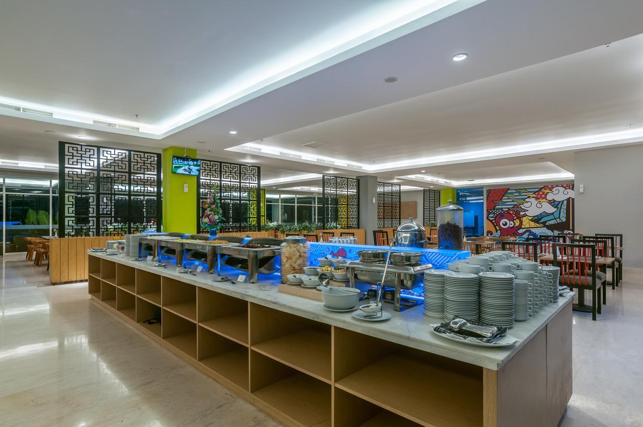 MaxOneHotels at Resort Makassar Exteriör bild