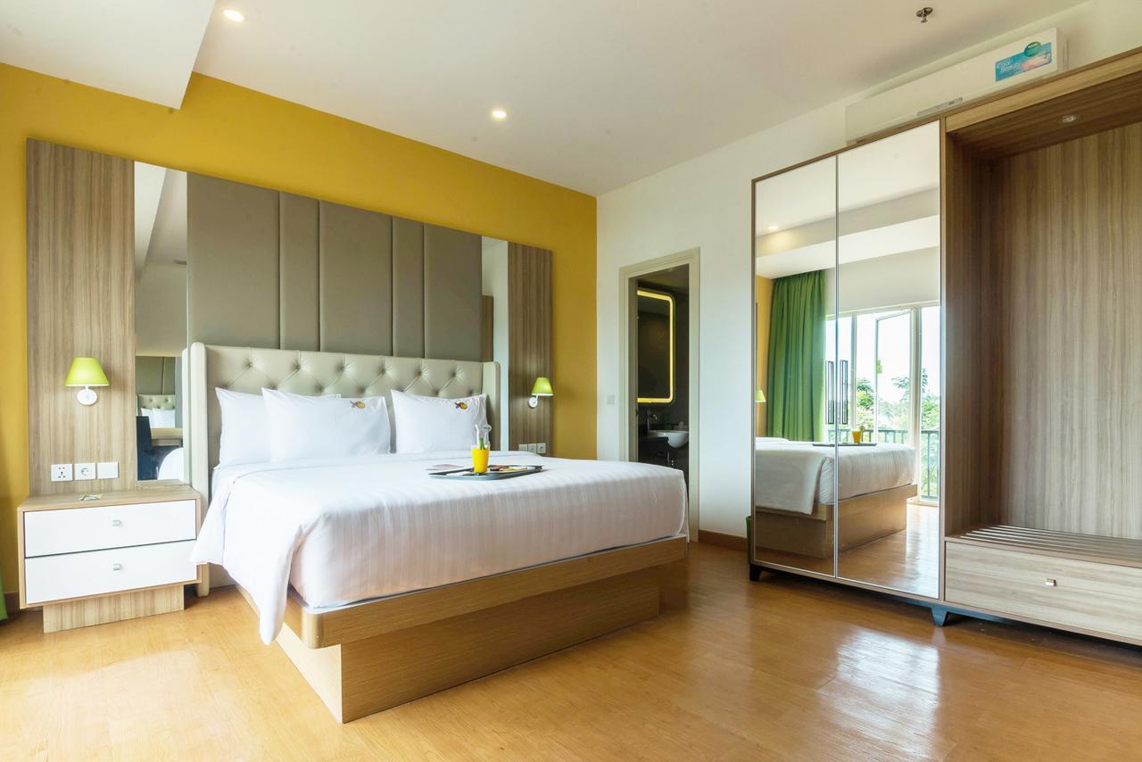 MaxOneHotels at Resort Makassar Exteriör bild