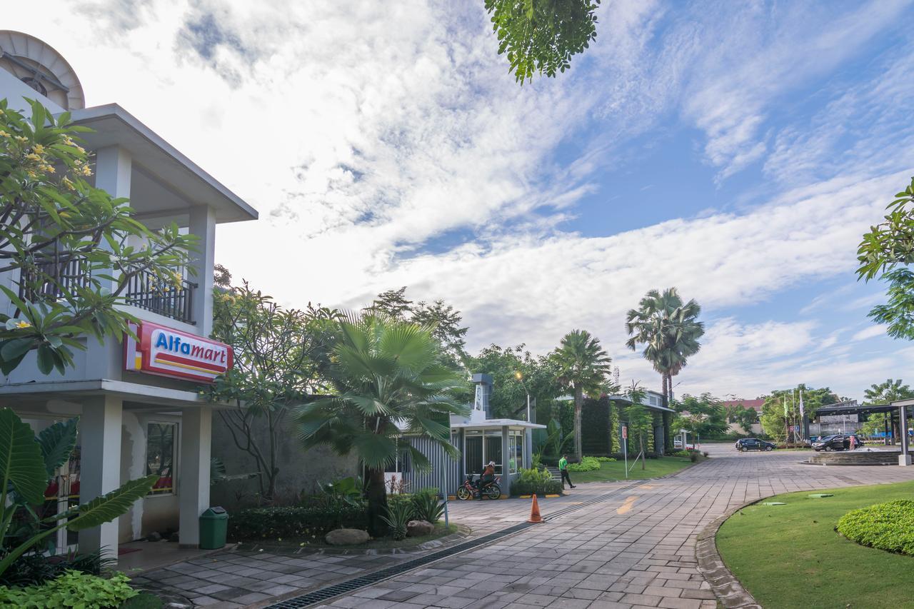 MaxOneHotels at Resort Makassar Exteriör bild