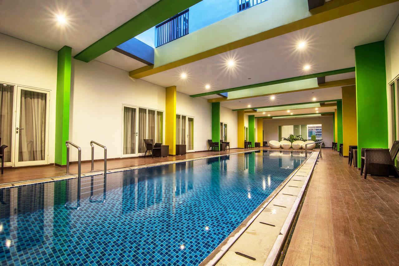 MaxOneHotels at Resort Makassar Exteriör bild