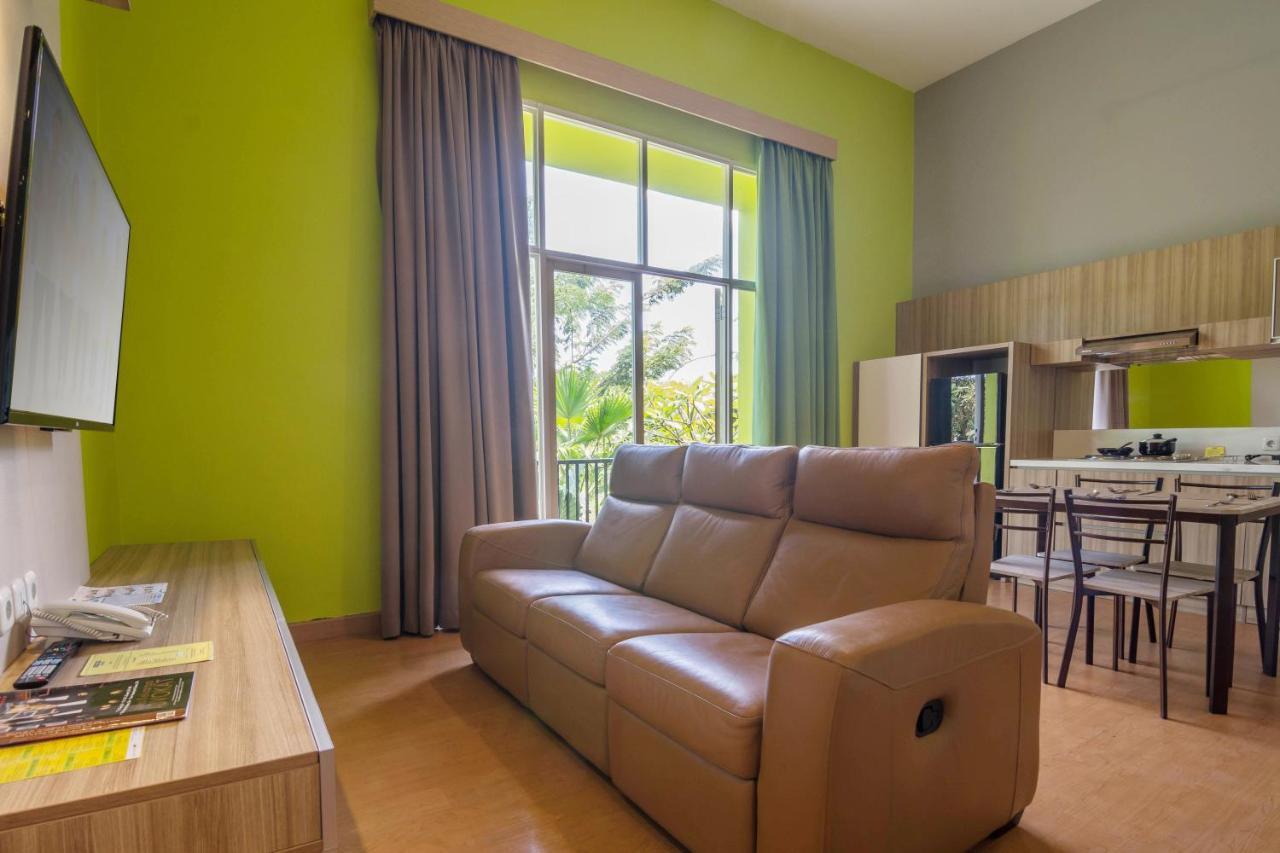 MaxOneHotels at Resort Makassar Exteriör bild