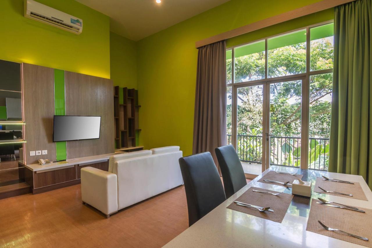 MaxOneHotels at Resort Makassar Exteriör bild