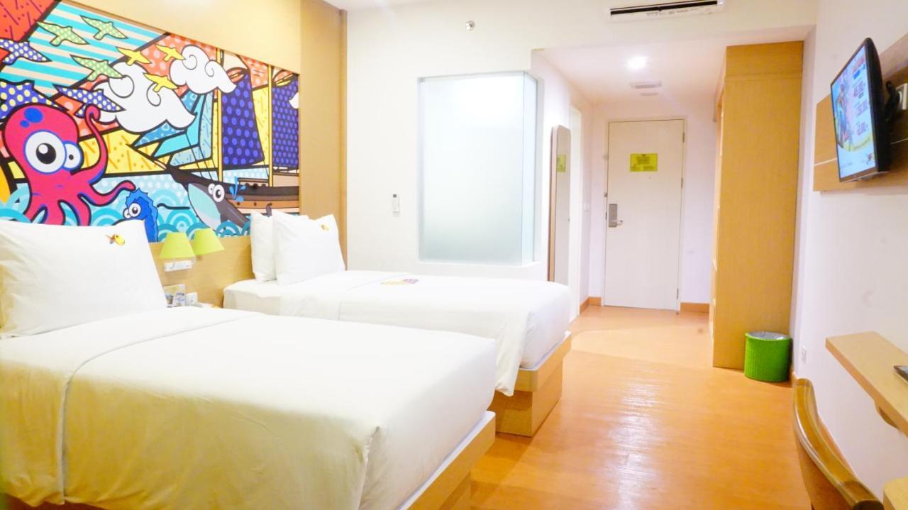 MaxOneHotels at Resort Makassar Exteriör bild